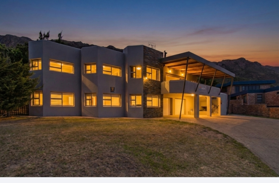 4 Bedroom Property for Sale in Gordon Heights Western Cape